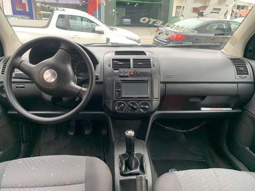 Imagem 11 de 16 de Volkswagen Polo Hatch. 1.6 8v Gasolina Manual