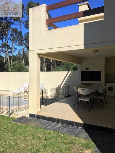 Imagen 12 de 14 de Casa En Solanas!!! 4dor. Y 3bañ. Picina Propia U$s 150xdia!!