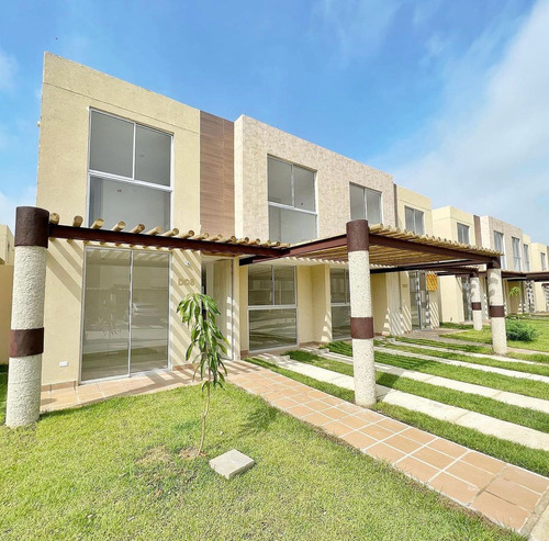 En Venta Casa Conjunto Doral