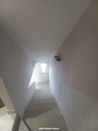 Casa De 3 Niveles Con Excelente Precio En Dominio Cumbres