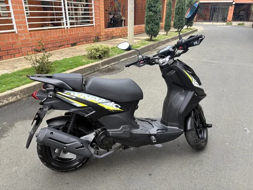 Akt Dynamic Pro 125, Con Kit De Defensas Armor