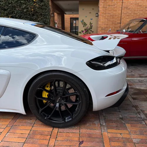 Porsche 718 Cayman GT4