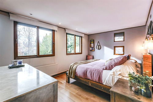 Estupenda Casa Remodelada En Vitacura, Excelente Ubicación.