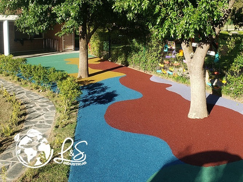 Piso De Caucho Continuo In Situ Para Plazas Colegios Gym