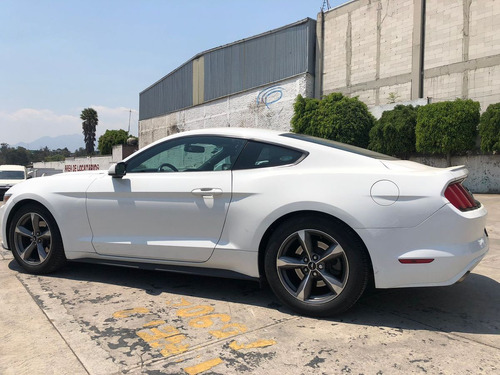 Ford Mustang 3.7 V6 Coupe At