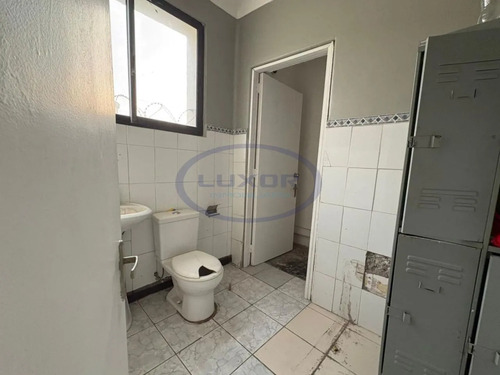 Casa Comercial De 2 Pisos En Arriendo Para Distintos Rubros
