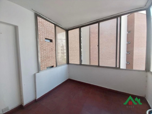 Departamento En Venta Piso Entero, 4 Dormitorios, Cochera En Nueva Córdoba Apto Crédito