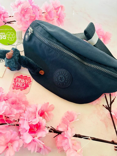 Cangurera Kipling Con Etiqueta Color Azul Marino Diseño De La Tela Liso