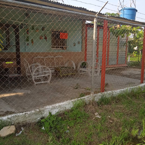 Se Vende Casa En Tocuyito - Asentamiento Campesino El Oasis.