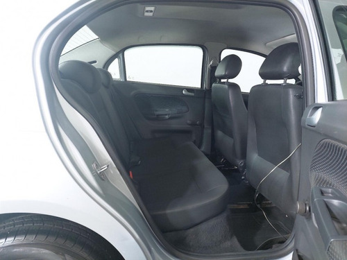 Imagem 13 de 15 de 149330 - Volkswagen Voyage 2016 Com Garantia