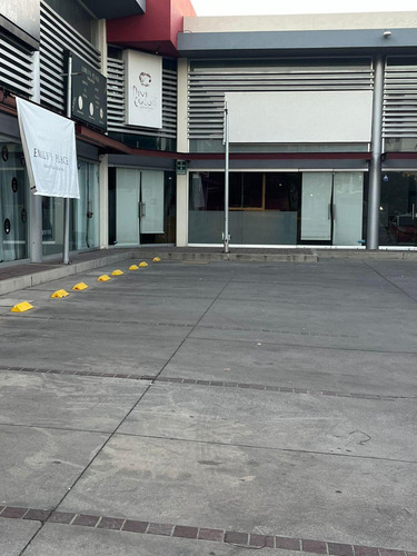 Local En Renta En Jardines Del Moral Sobre Av.león Y Av. Insurgentes León, Gto.con Estacionamiento