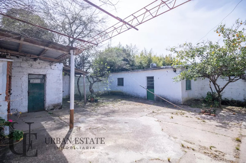 Venta Casa 2 Dormitorios + Apartamento De Servicio, En Pando