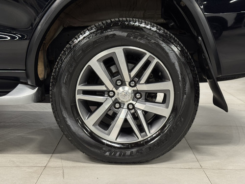 Toyota Hilux SW4 2.8 SRX 4X4 7 LUGARES 16V TURBO INTERCOOLER DIESEL 4P AUTOMÁTICO