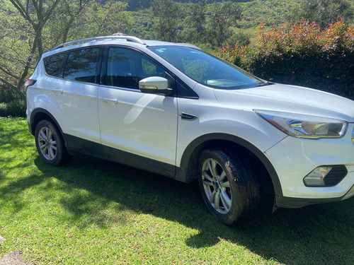 Escape S Ac 2.5 , 5p 4 X 2 Gasolina, 2.500 Pasajeros 5