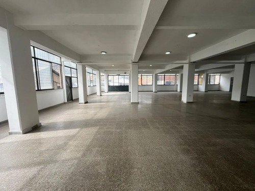 Gran Bodega Comercial En 2do Piso - Patronato