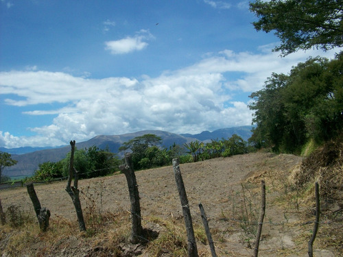 Terreno En Tumbabiro, Imbabura A 8 Km De Termas De Chachimbiro