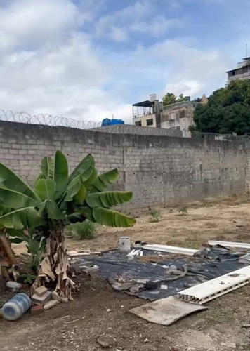 Se Vende Un Lote De Terreno De 1.332,15 Mts2 En La Florida, A Pocos Metros De La Iglesia Cerca De Luvebras. Ma. Fda.
