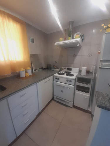 Casa En Venta - 2 Dormitorios 2 Baños - 85mts2 - Lobos