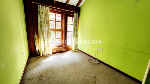 Casa En Venta De 5 Dorm. En Ñuñoa