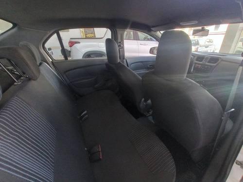 Imagem 8 de 8 de Renault Logan 1.0 12v Sce Flex Life Manual