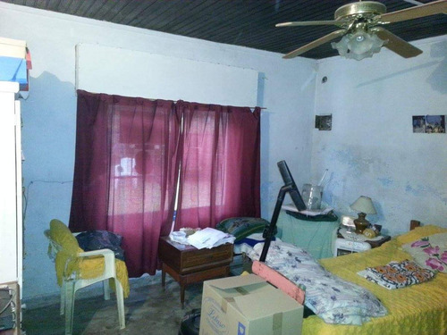 Casa En Venta - 2 Dormitorios 1 Baño Y Cochera - 837 Mts 2 Totales- City Bell