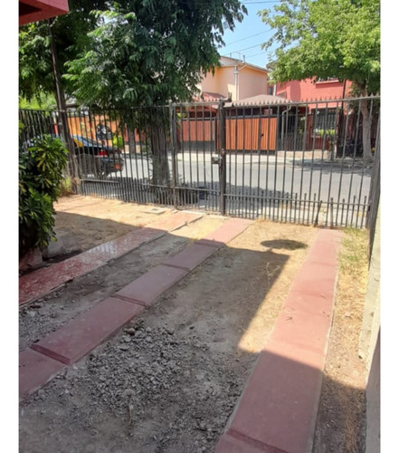 Amplia Casa De Dos Pisos 3d 1b Patio En Los Suspiros