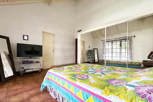 Casa En Venta En Barrio Parque Belen De Escobar