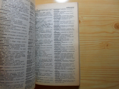 Spanish English Dictionary Second Edition - Random House