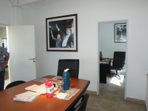 Hermoso Salon, Excelente Ubicacion, Unico En La Zona