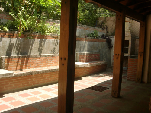 Lomas De Chuao Espectacular Casa Calle Privada Vigilancia Piso Y Escaleras De Mármol Area Verde 4 Puestos De Estacionamientos