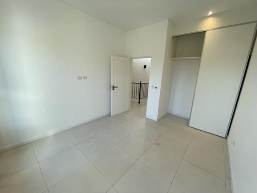 Imagen 19 de 23 de Triplex A Estrenar De Categoria En Venta, San Miguel.