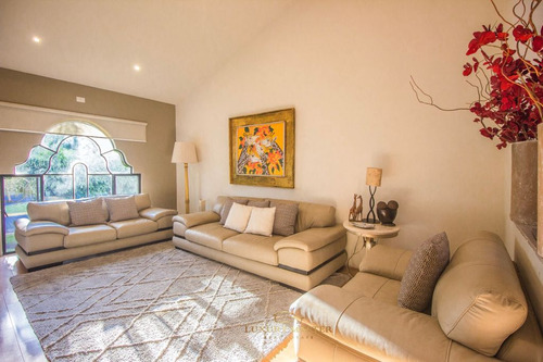 Casa En Venta En Valle Real Frente A Parque