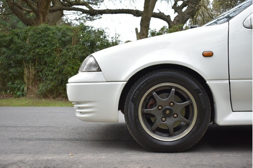 Imagen 14 de 15 de Suzuki Swift 1.3 Twincam 16 Valve