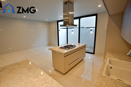 Casa De Lujo En Punto Sur Este #56, Con Roof Garden, Recorri
