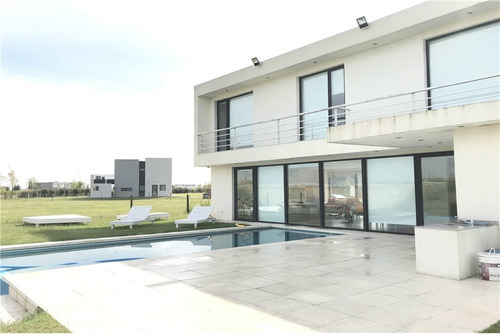 Imagen 2 de 27 de Casa 5 Ambientes En Venta En Escobar Al Lago