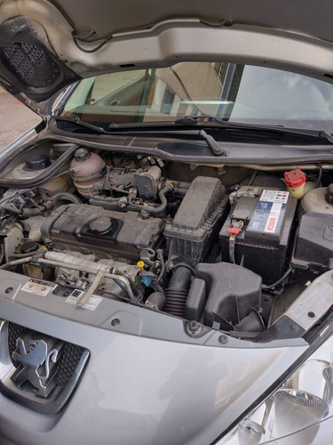 Imagem 3 de 8 de Peugeot 207 1.4 Active 8v Flex 4p Manual