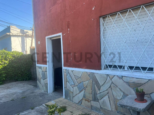 Casa De 2 Dormitorios, Gran Oportunidad Para Reciclar En Villa Española