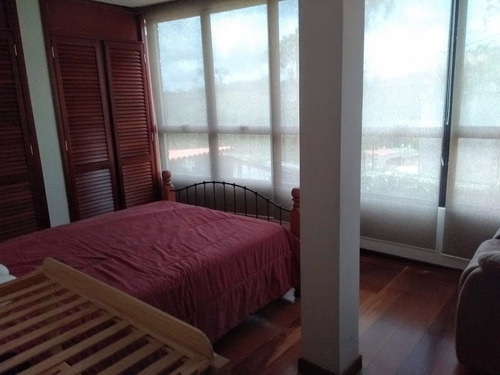 Imagen 6 de 12 de Venta Casa Los Robles El Hatillo. Actualizada Y Tranquila