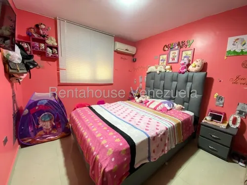 Moderno Apartamento En Venta, Urb. La Placera San Jacinto, Maracay, 25-18516 Mv