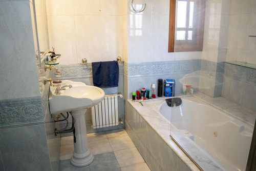 Casa Venta Barrio Alemán 4 Dormitorios, Jardín, Parrilla Garage
