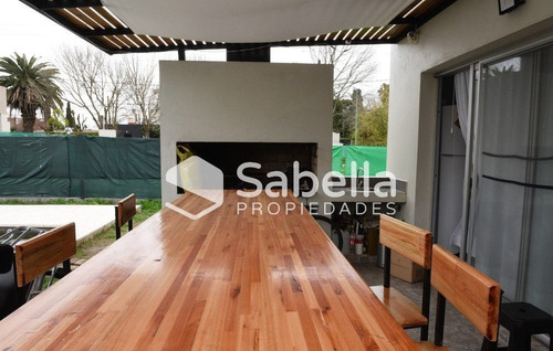Imagen 10 de 28 de Venta De Casa 4 Dormitorios Con Pileta En Manuel B Gonnet.