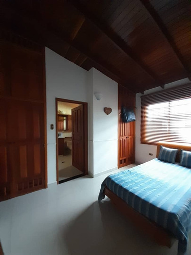 Imagen 11 de 14 de Townhouse En Venta Juanico, Urb. Villas Victoria