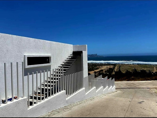 Casa En Venta De 3 Dorm. En Quintero
