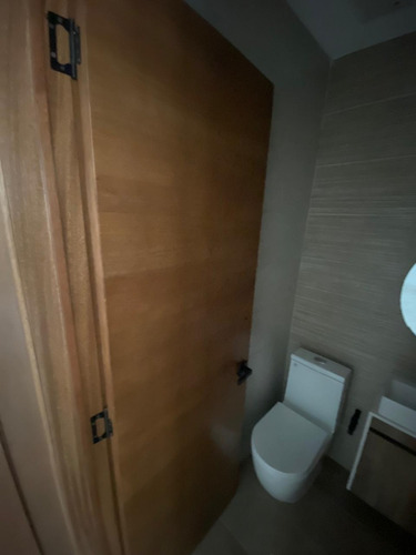 Alquiler De Apartamento Con Línea Blanca En Una De Las Torres Más Exclusivas De La Zona, Los Cacicazgos, Distrito Nacional, Rep.dom