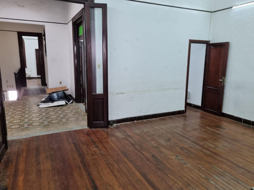 Imagen 17 de 23 de Casa -casa, Próximo 18 De Julio Y Tacuarembó, 248 M2 !!