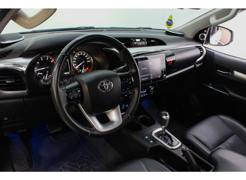 Toyota Hilux 2.8 D-4D TURBO DIESEL CD SRX 4X4 AUTOMÁTICO