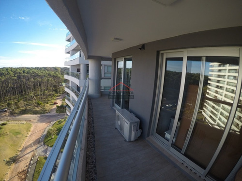 Apartamento En Brava, 1 Dormitorio- Ref: 2943