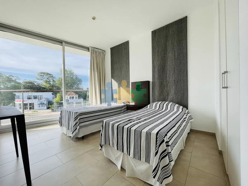 Venta De Moderno Apartamento De 3 Dormitorios Frente Al Mar En La Barra - Ref : Eqp6039