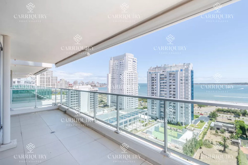 Venta De Excelente Apartamento De 3 Dormitorios Con Vista Al Mar, Playa Mansa, Punta Del Este