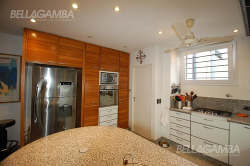 Imagen 19 de 30 de Destacada Propiedad Con Imponente Parque Y Piscina. Excelente Diseño Y Calidad Constructiva.